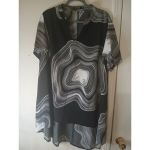 SHEIN Curve B&W Abstract High Low Tunic